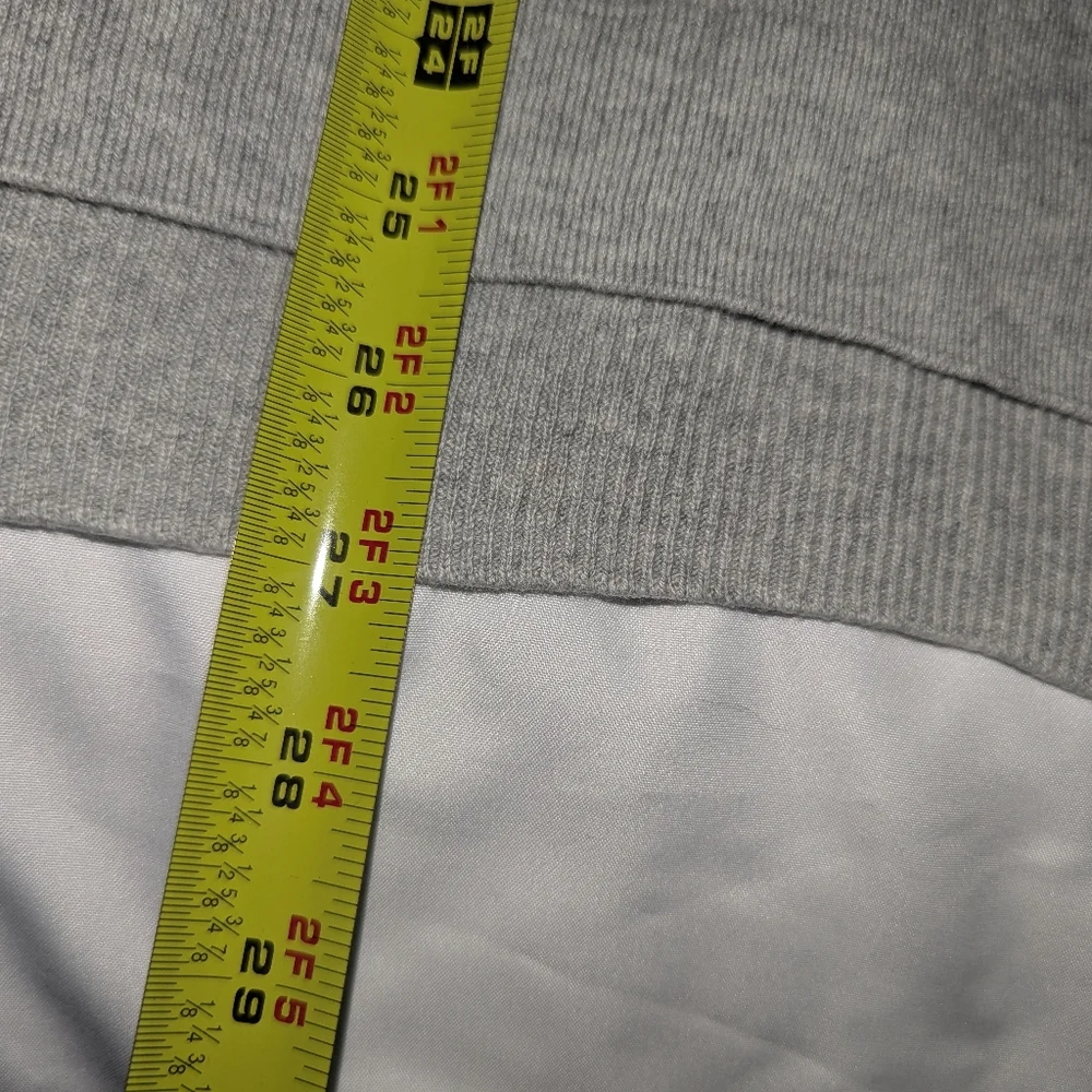 J Crew Men's Small Gray Long Sleeve Sweater With Pockets.‎